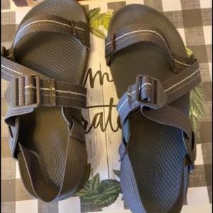Men’s chacos size 10